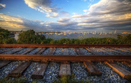 Железная дорога сбоку