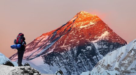 Впервые покорена Джомолунгма – высочайшая вершина на земле