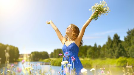 Счастливые люди на природе