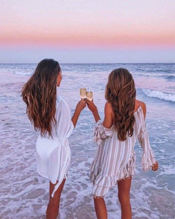 Подруги на море