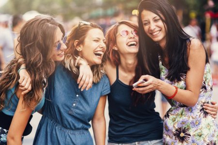 Женщины подруги