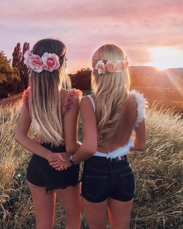 Девочки подруги