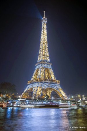 Эйфелева башня в Париже