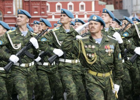 Десантники на параде