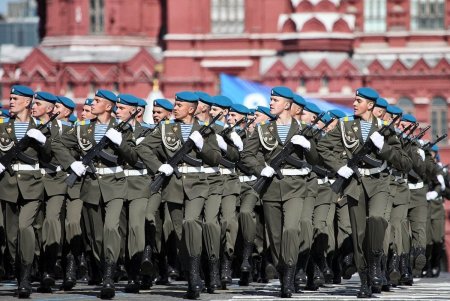 Солдаты на параде