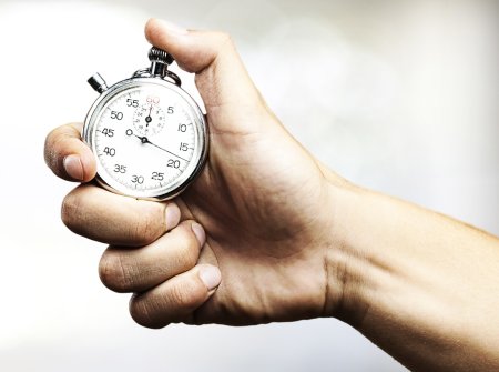 Секундомер в руке