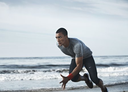 Мужчина бежит