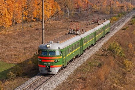 Пригородный электропоезд