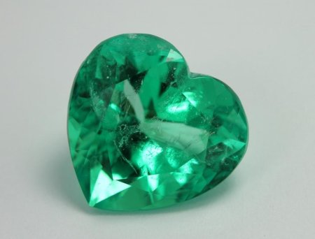 Камень талисман изумруд