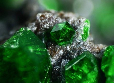 Изумруд хризолит малахит