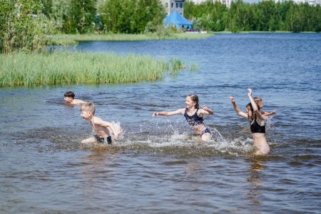 Купание в озере