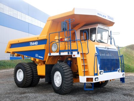 БЕЛАЗ 75440 самосвал карьерный