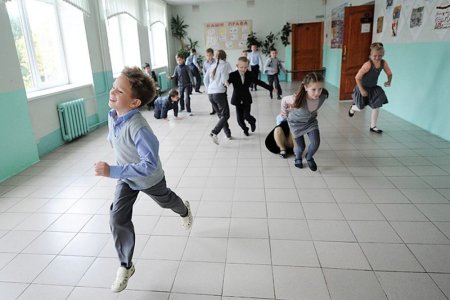 Школьники на перемене