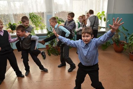 Школьники на перемене
