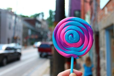 Леденец на палочке