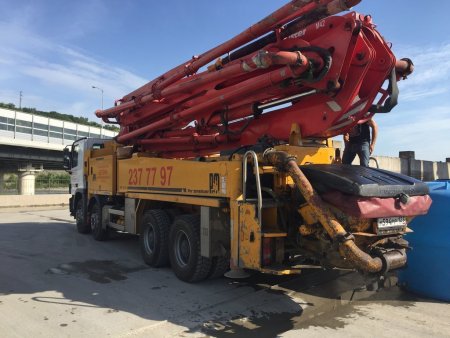 Автобетононасос Путцмайстер