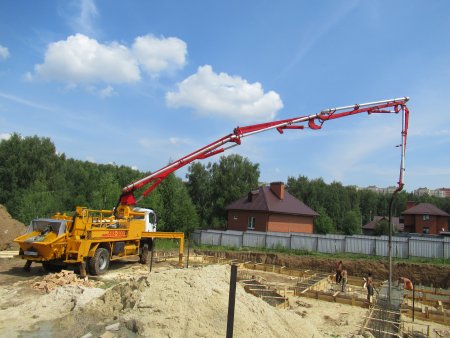 Бетононасос со стрелой 28 метров