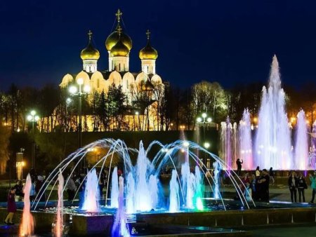 Парк стрелка в Ярославле фонтаны