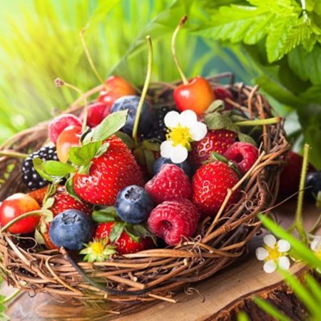 Корзинка с ягодами
