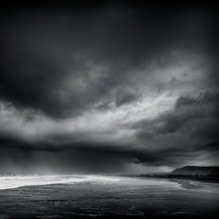 Пейзаж с серым небом