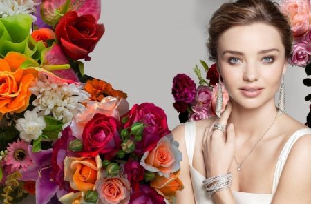 Миранда Керр серьги