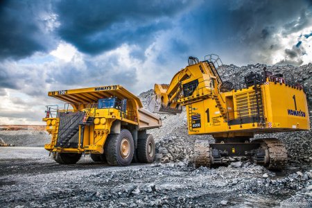 Автосамосвал Komatsu 730e