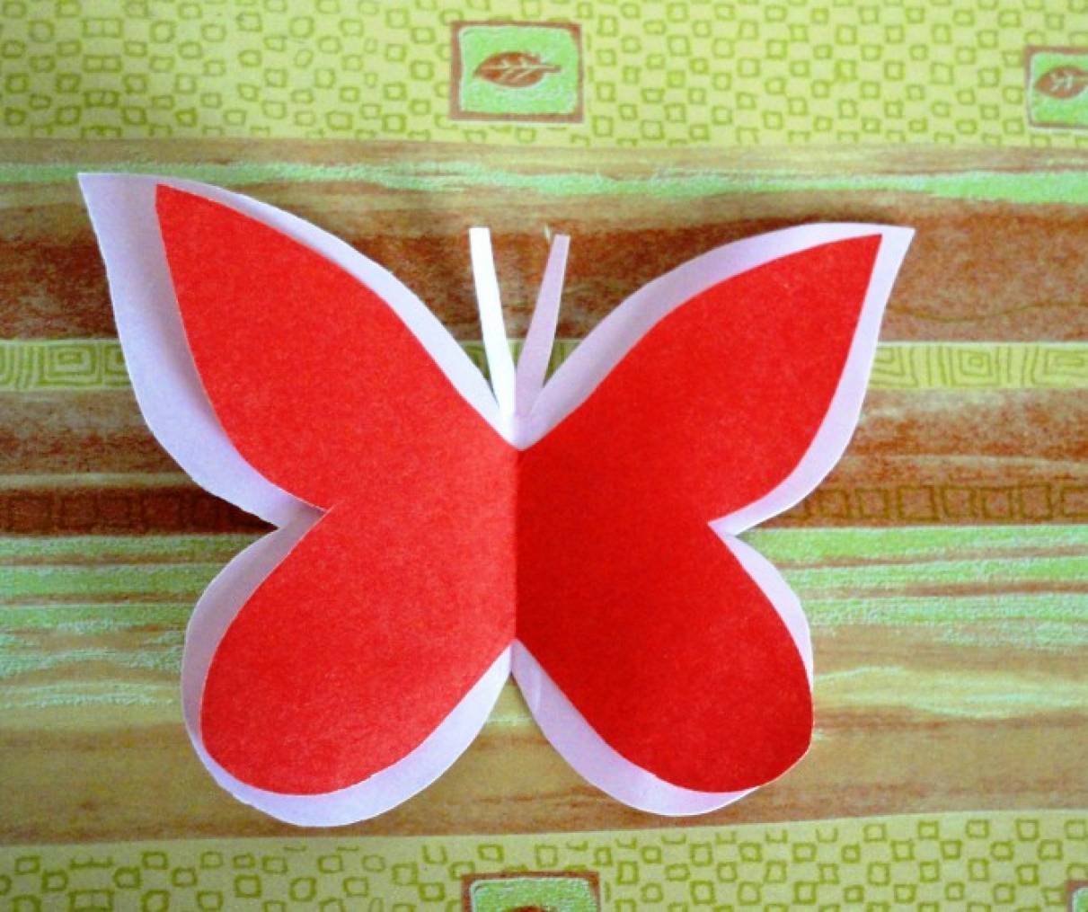 Поделка бабочка. Аппликация. Бабочки. Поделка бабочка из цветной бумаги. Объемные бабочки из бумаги. Конспект аппликации бабочка