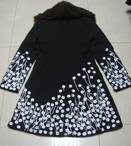 Пальто с вышивкой