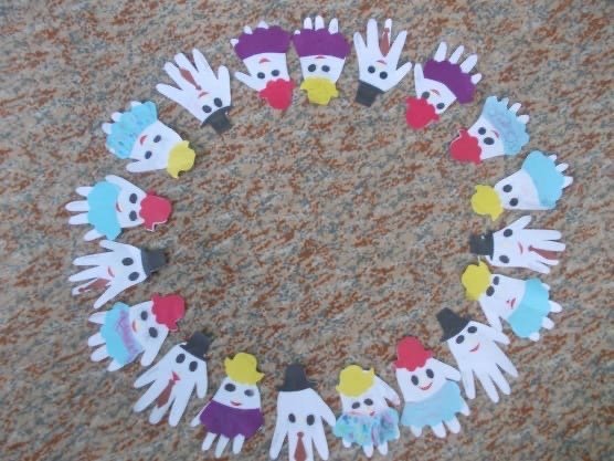 Коллективная аппликация из ладошек