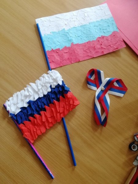 Российский флаг из бумаги