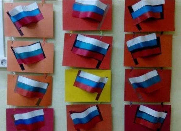 Поделка ко Дню государственного флага