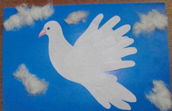 Голубь из ладошки