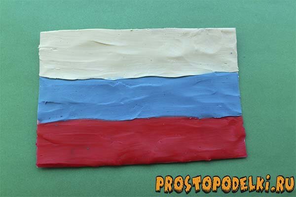 Российский флаг из пластилина