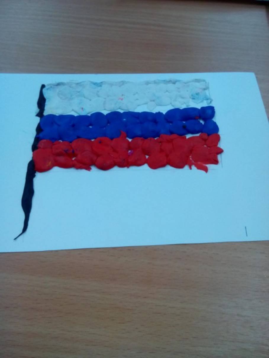 Флаг средняя группа. Пластилинография российский флаг подготовительной группе. Пластилинография российский флаг в старшей группе. Аппликация флаг. Аппликация российский флаг в средней группе.
