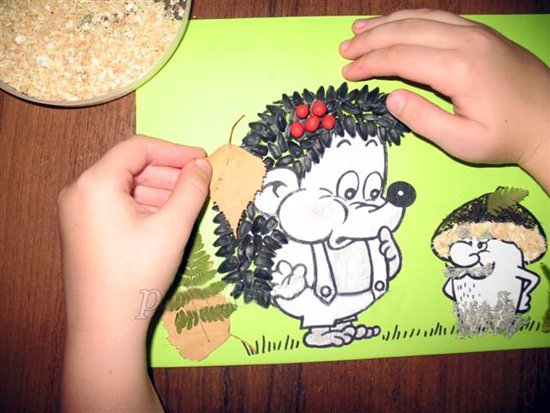 Аппликация Ежик с грибами