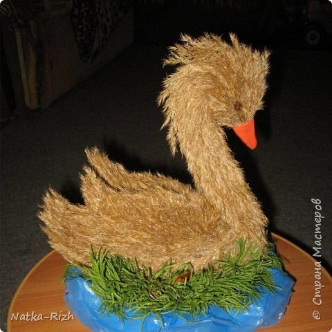 Утка из природного материала