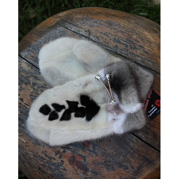 Варежки с аппликацией из меха