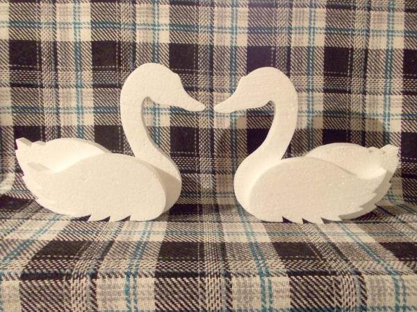 Лебедь из пенопласта