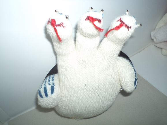 Елочная игрушка из перчатки