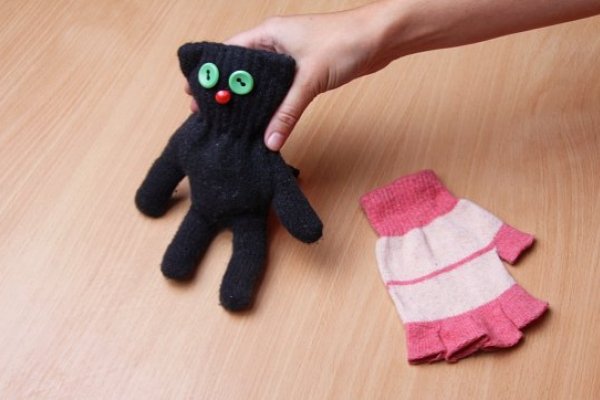 Игрушки для котят из перчатки