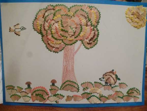 Дерево из карандашных стружек