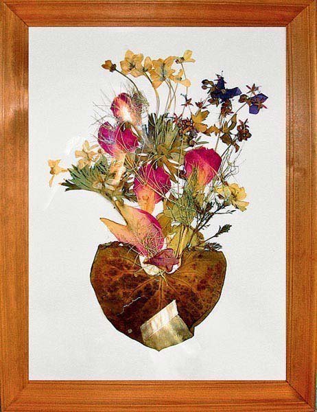 Флористические композиции из засушенных цветов и листьев