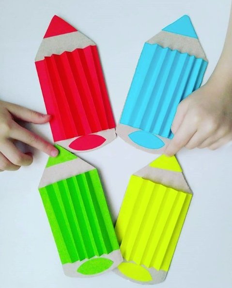 Карандаш из цветной бумаги