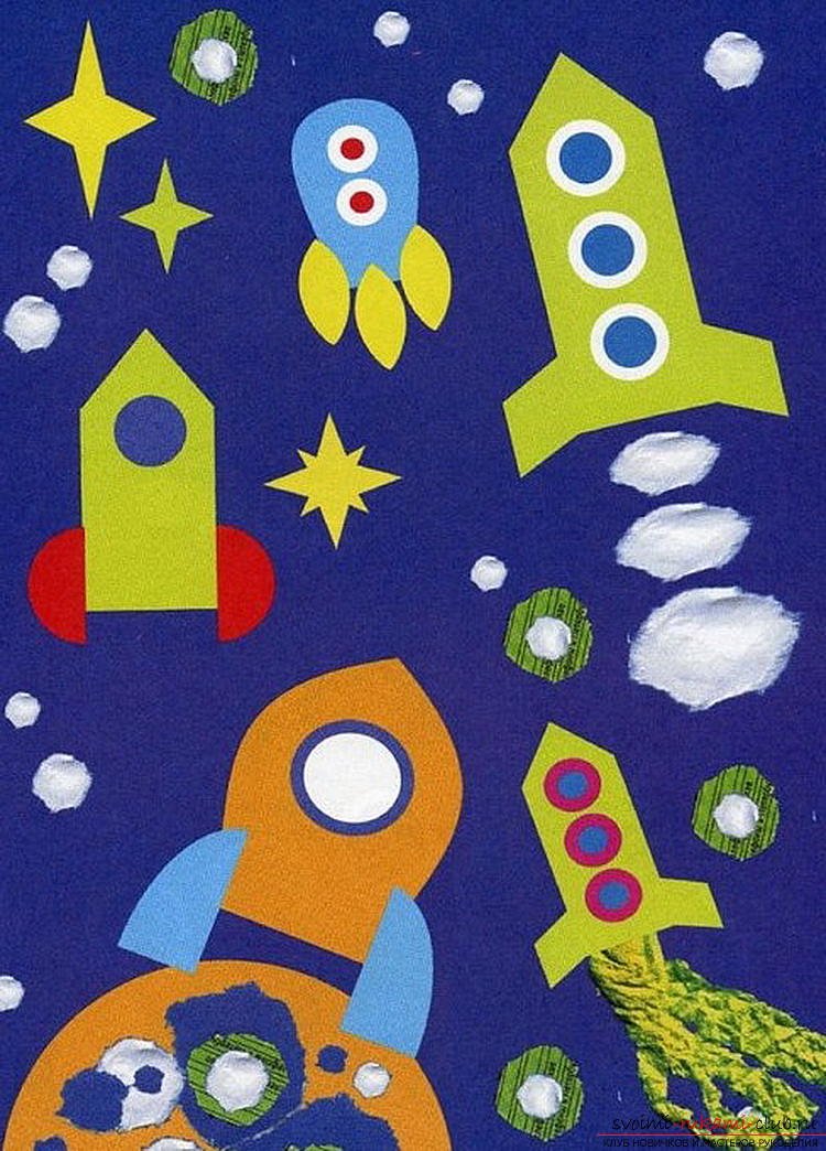 Работы ко дню космонавтики в детский сад. Аппликация «ракеты и кометы» (и.а. Лыкова стр.128). Аппликация на тему космос. Аппликация на космическую тему. Поделки на тему космос.