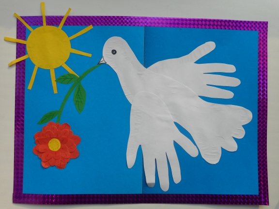 Аппликация голубь мира из ладошек
