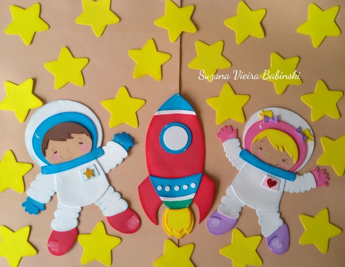 Космонавт из бумаги. Аппликация для детей космонавтика. Аппликация космос для детей. Аппликация космонавт. Космонавт аппликация для детей.