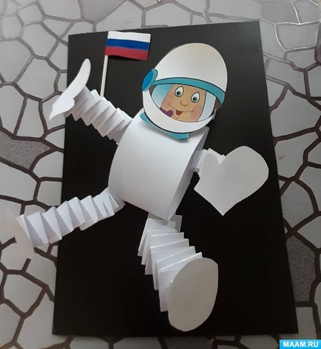 Космонавтик из бумаги