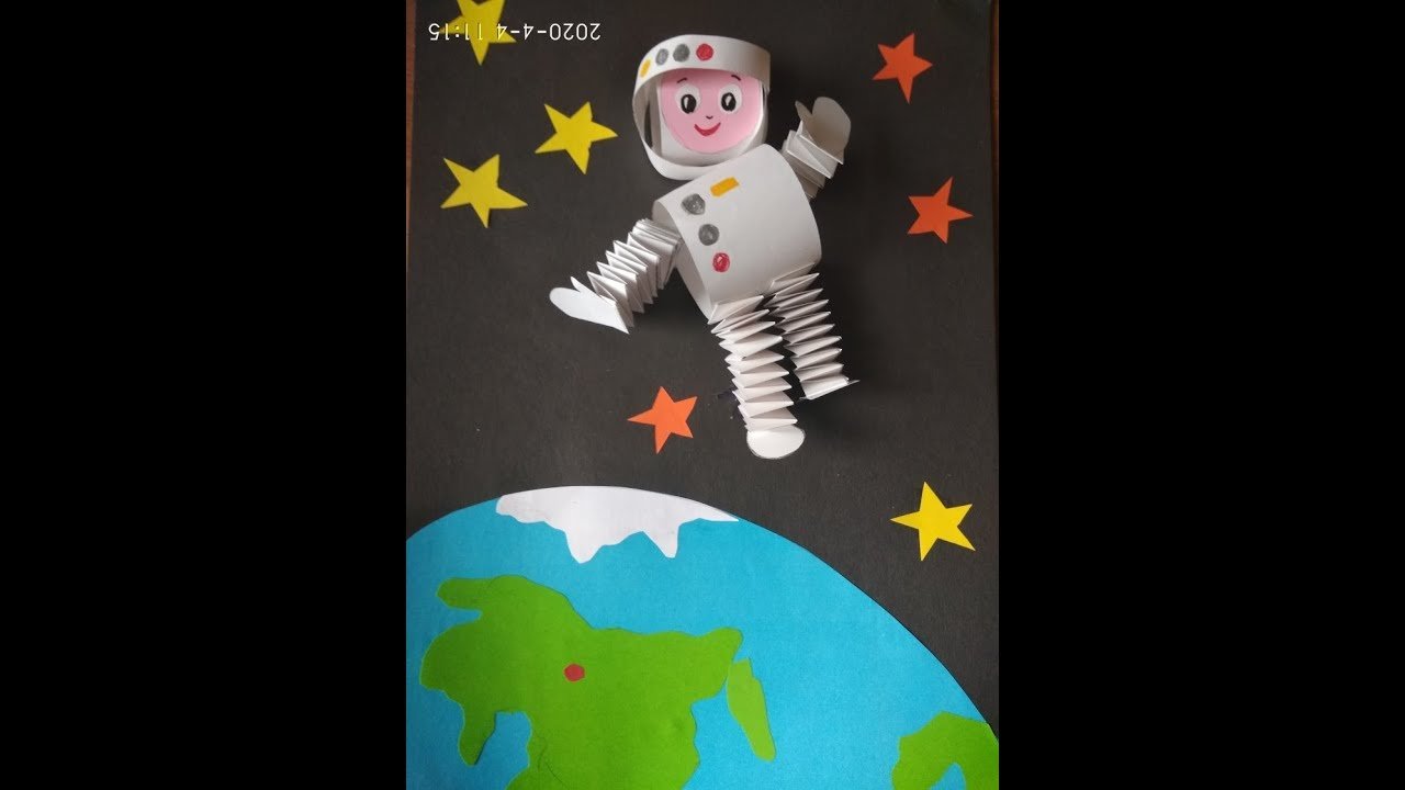 Космонавт из бумаги. Аппликация ко Дню космонавтики. Аппликация для детей космонавтика. Объемная аппликация космос. Аппликации на тему космос для детей.