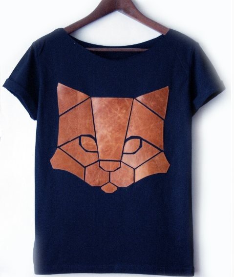 Аппликация из кожи на одежде