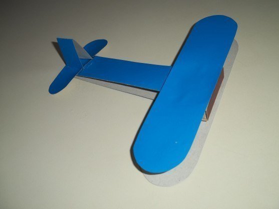 Самолет из картона